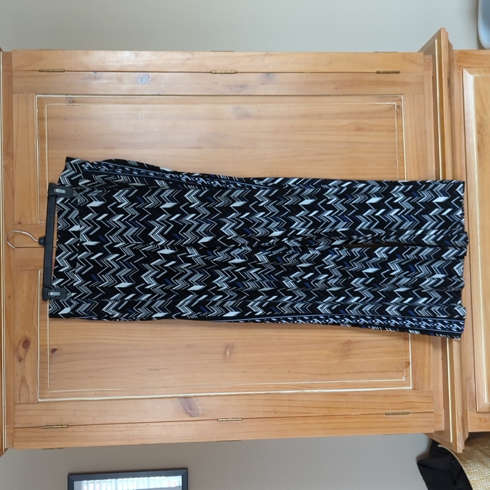 White House Black market wide leg Chevron pattern pants.